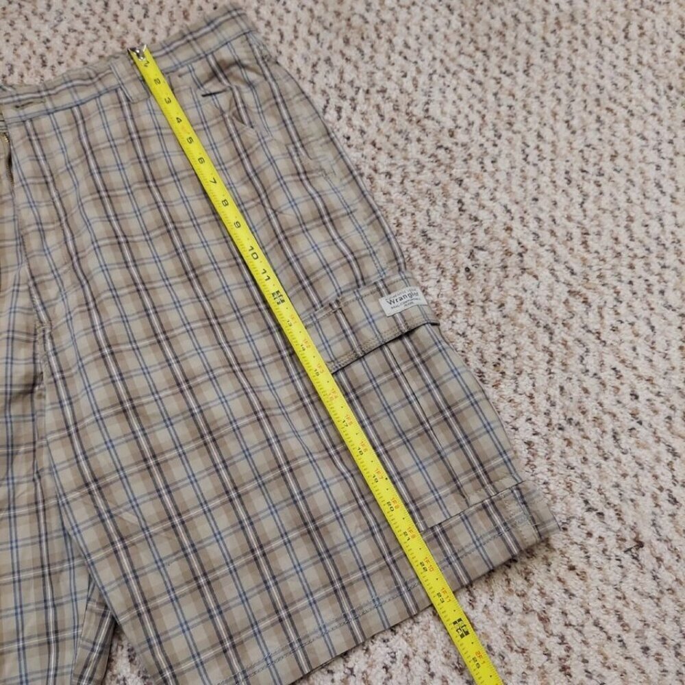 WRANGLER Cargo Shorts Men Size 36 Brown Plaid 10" Inseam Pre-Loved Slight Damage - Picture 9 of 12